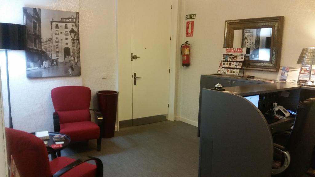 Hostal Montecarlo Madrid Esterno foto