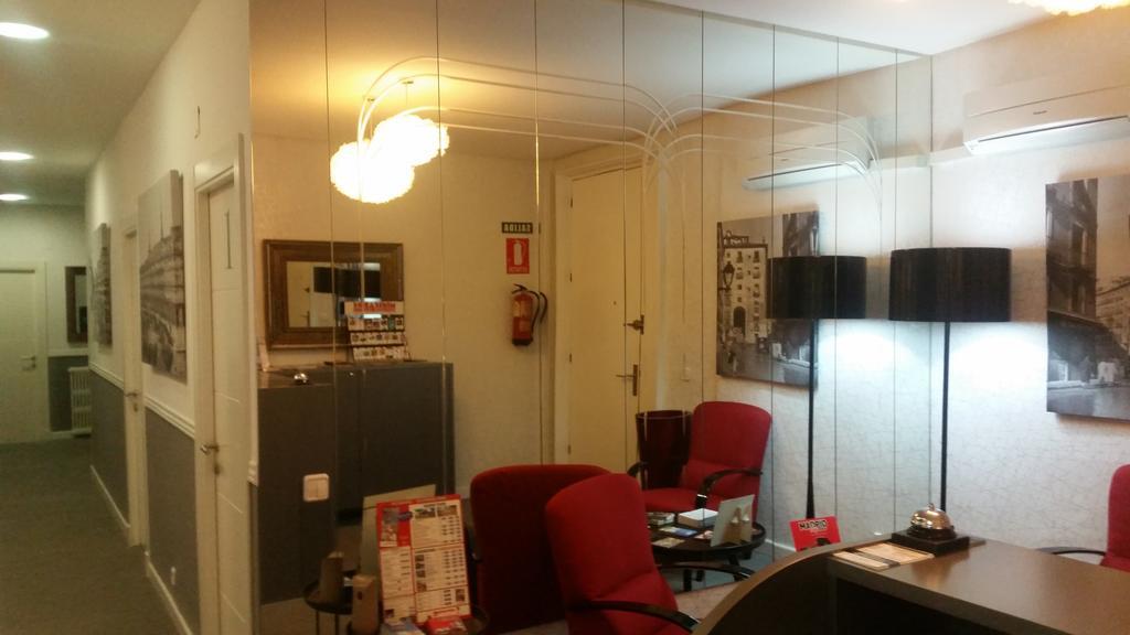 Hostal Montecarlo Madrid Esterno foto