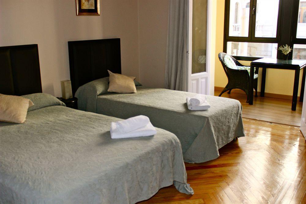Hostal Montecarlo Madrid Esterno foto