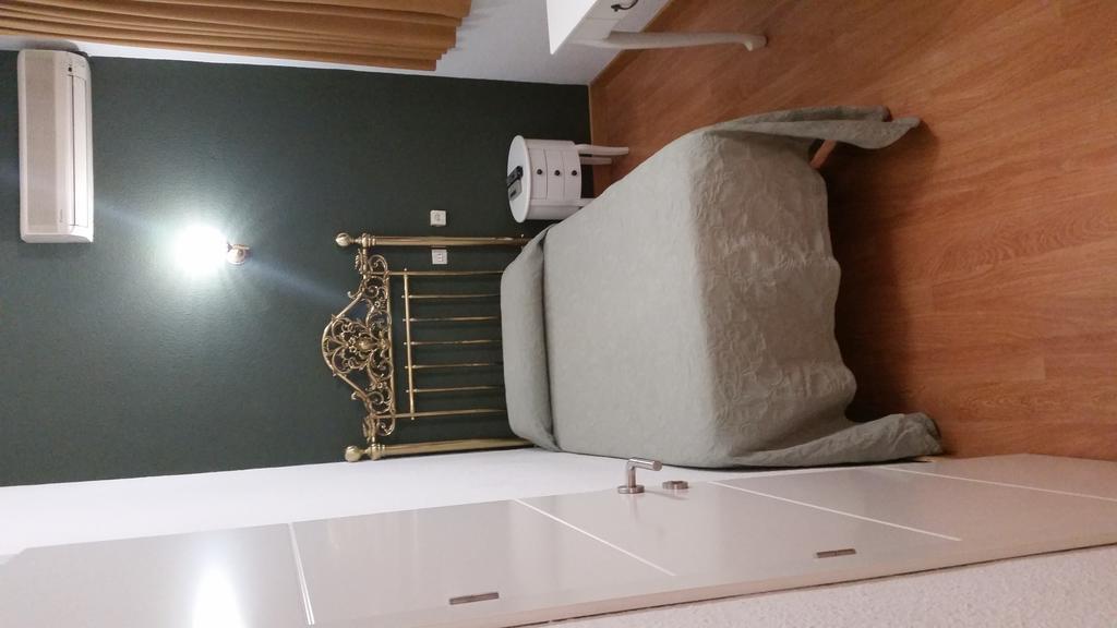 Hostal Montecarlo Madrid Esterno foto