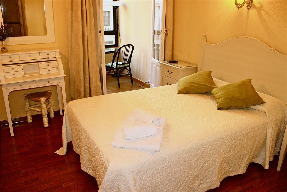 Hostal Montecarlo Madrid Esterno foto