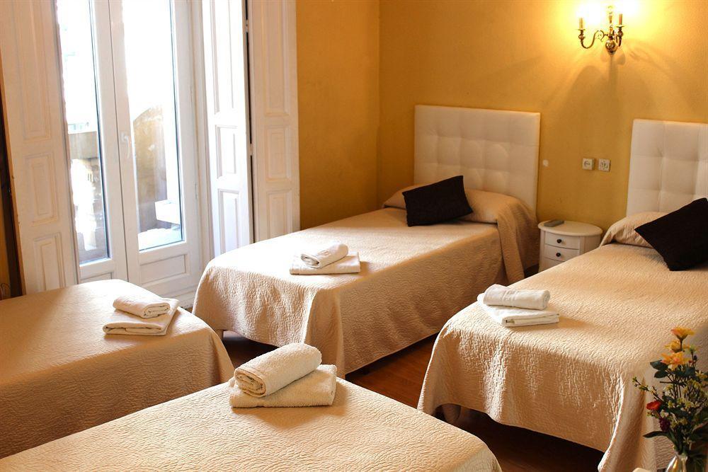 Hostal Montecarlo Madrid Esterno foto