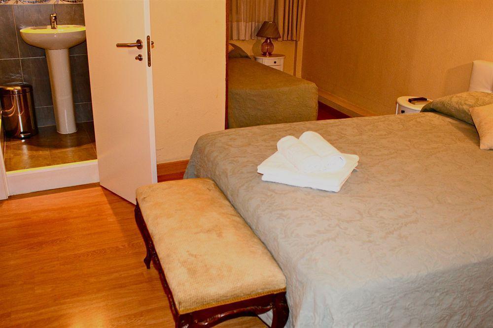 Hostal Montecarlo Madrid Esterno foto
