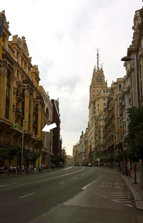 Hostal Montecarlo Madrid Esterno foto