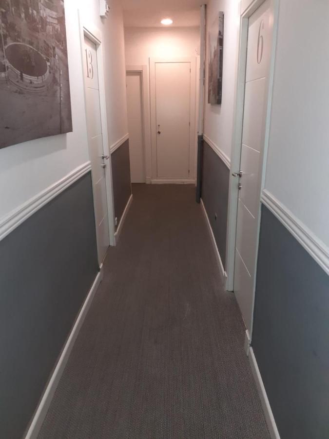 Hostal Montecarlo Madrid Esterno foto